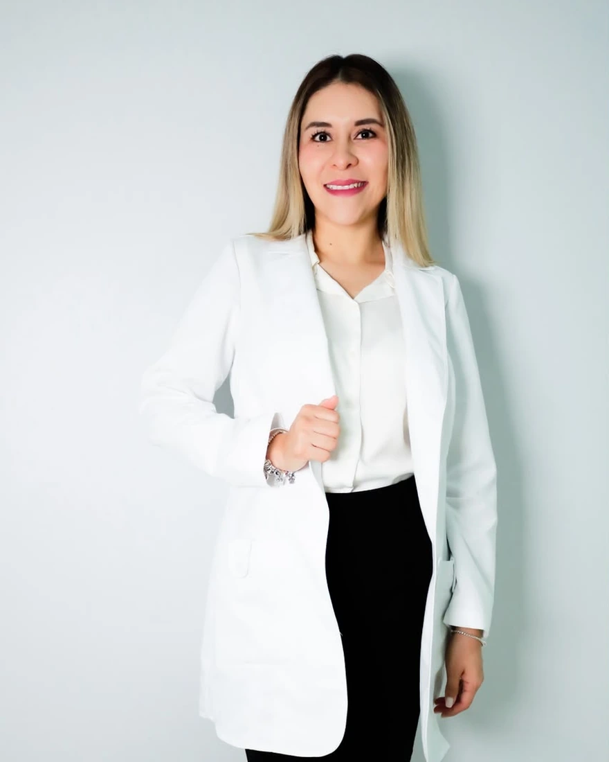 Dra. Ariatne Mar Álvarez, neurocirujana en Hospital Star Médica