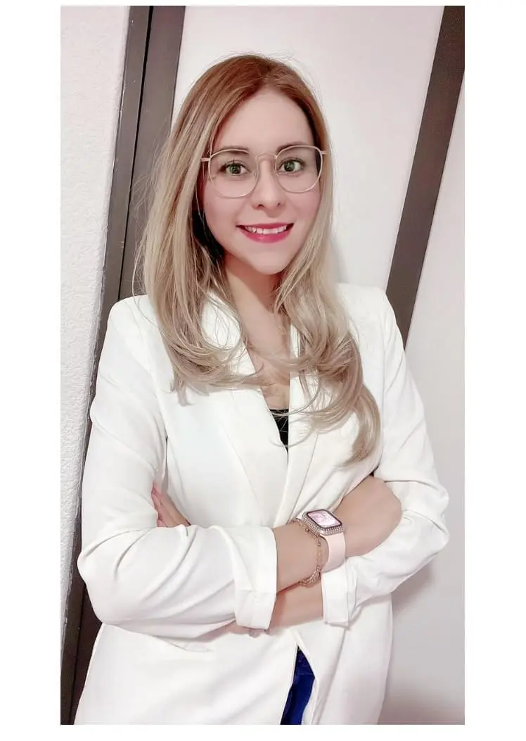 Dra. Mar Álvarez especialista en neurologia y neurocirugia